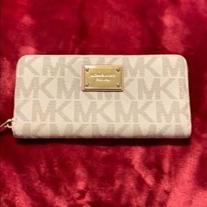 Michael kors wallet used